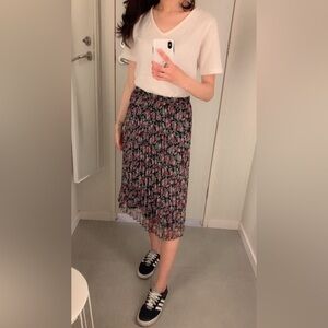 H&M printed plated flower skirt